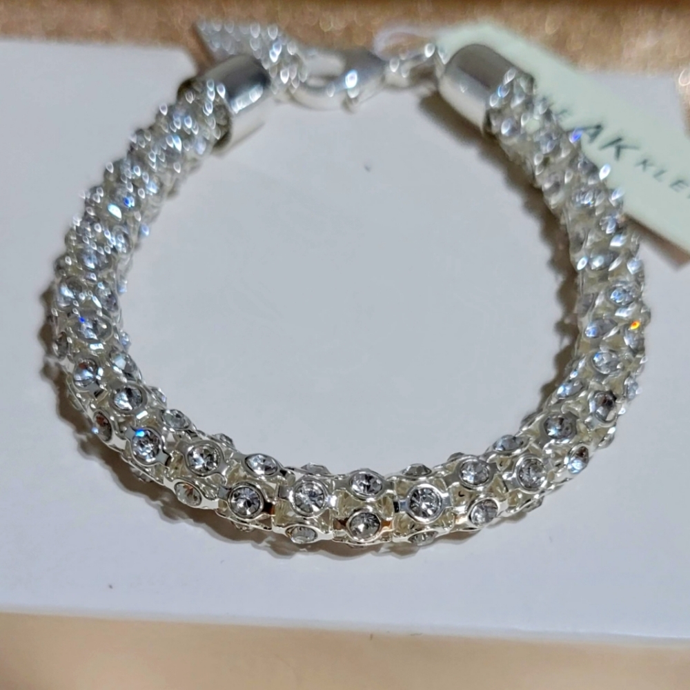 Hermosa pulsera de Mano con peueños Diamantitos